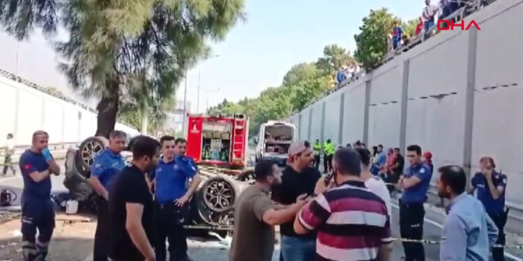 Hasta ziyaretine giderken otomobille bariyerden uçtular: 3 ölü, 2 yaralı