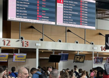 Havalimanında İşçiler Greve Gitti: Tüm Uçuşlar İptal