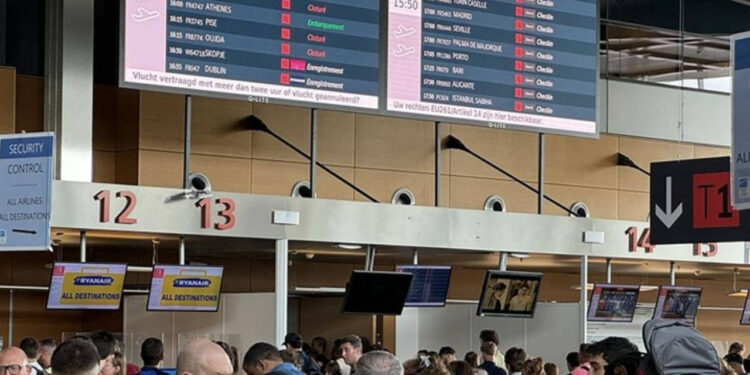 Havalimanında İşçiler Greve Gitti: Tüm Uçuşlar İptal