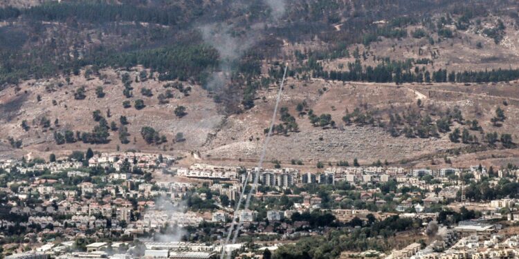 Hizbullah, İsrail’e 130 roket fırlattı; ölü ya da yaralı yok