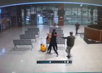 İYİ Partili belediye başkanı ve oğlu terminalde husumetlileriyle kavga etti