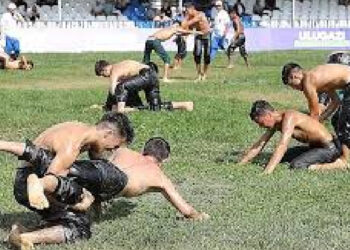 İmamoğlu, Ulugazi Yağlı Güreşleri Ödül Töreni'ni İzledi