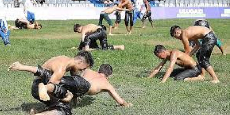 İmamoğlu, Ulugazi Yağlı Güreşleri Ödül Töreni'ni İzledi