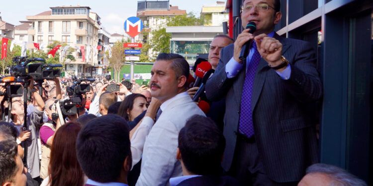 İmamoğlu’ndan ‘ahmak davası’ açıklaması: ”Tam bir sefillik, bunu konuşmak bile insanı kötü hissettiriyor”