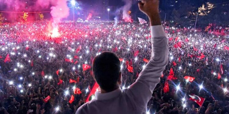 İmamoğlu’nun diploması sahte mi? “Tezgah hazırlanıyor”