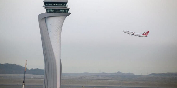 İstanbul Havalimanı'nda Uçuşlara Fırtına Engeli