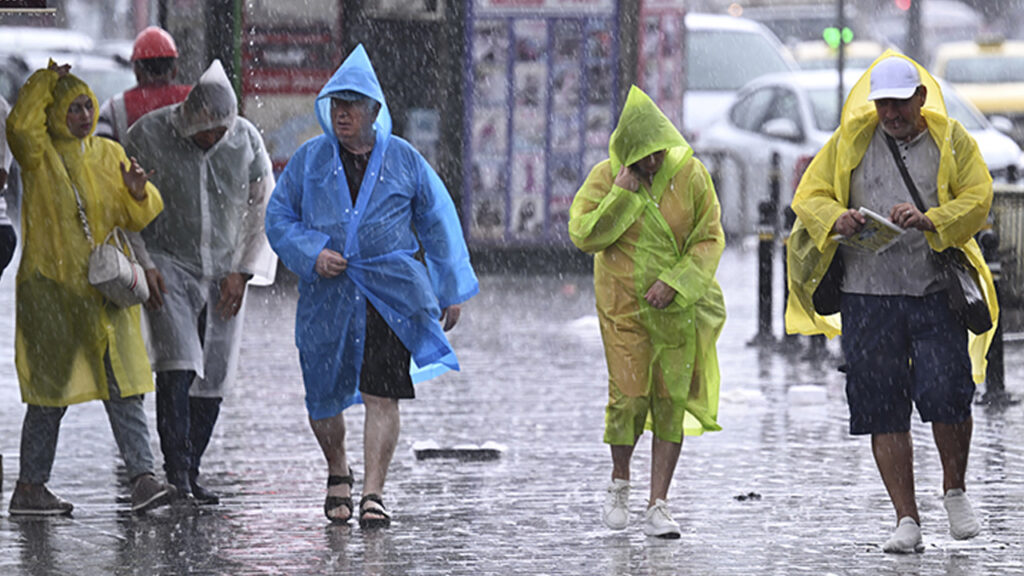 İstanbul İçin Yeniden Alarm Verildi! Meteoroloji'den Kuvvetli Yağış Uyarısı