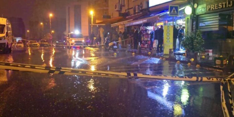 İstanbul’da 26 suç kaydı bulunan kişi, polisin tabancasını elinden alıp polisle çatıştı: 1 ölü, 2 yaralı