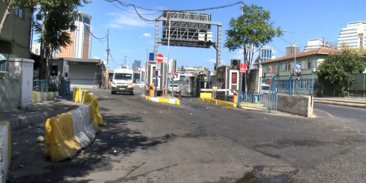 İstanbul'da Meyve Sebze Halinde Silahlı Kavga: 5 Yaralı