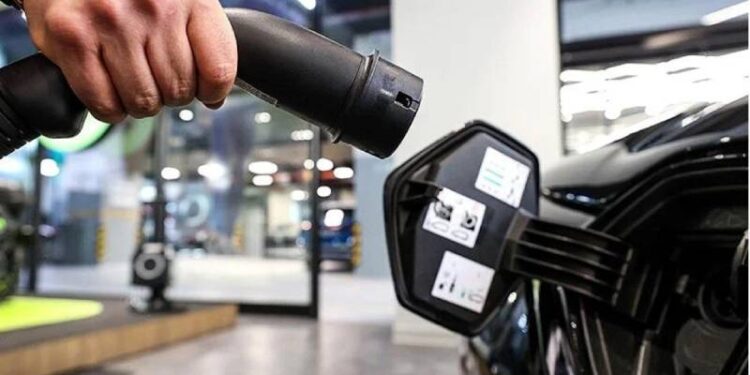 İthal minibüs ve otobüs de servis şartına tabi olsun