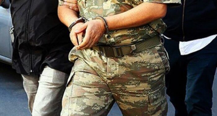 İzmir’de asker ve eski askeri öğrencilere operasyon: 15 gözaltı