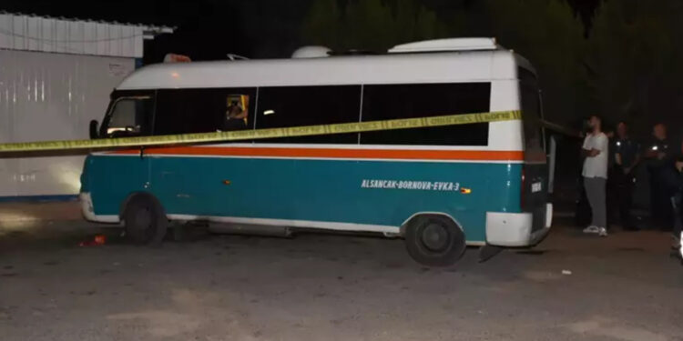 İzmir’de cinayet: Minibüsü şoförü silahlı saldırıda öldürüldü