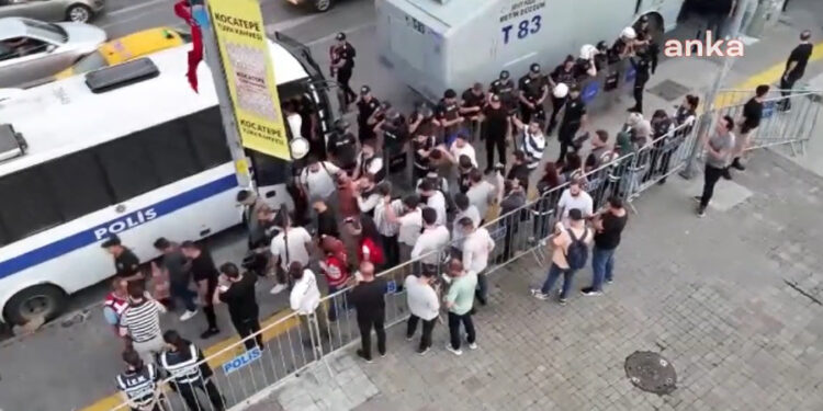 Kadıköy’de Dünya Barış Günü’nde gözaltına alınan 12 kişi tutuklandı