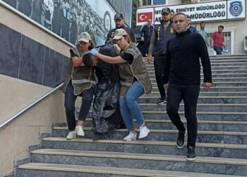 Kadın polisi şehit eden “suç makinesi” hayvan taşıma aracıyla götürüldü