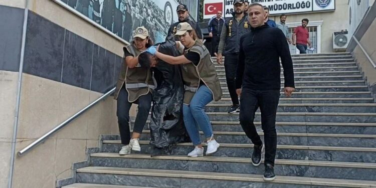 Kadın polisi şehit eden “suç makinesi” hayvan taşıma aracıyla götürüldü