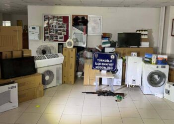 Kahramanmaraş'ta 'deprem yardımları'nı satan 4 kişi tutuklandı