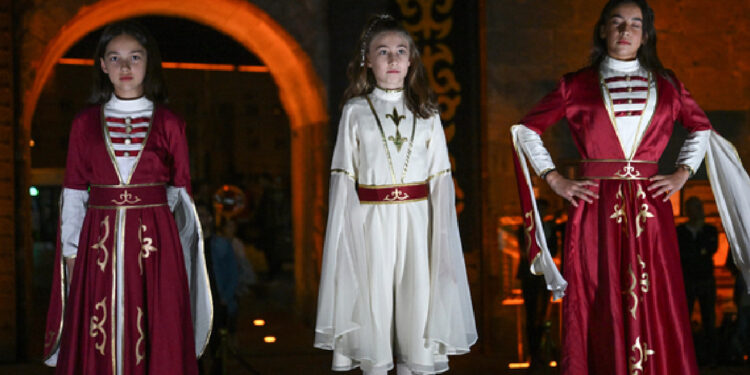 Kayseri'de Çerkes Kıyafetleri Defilesi Düzenlendi