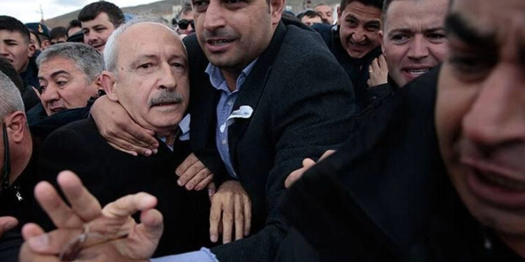 Kılıçdaroğlu'na Linç Girişimi Davasında Karar! 'Yakın O Evi' Diye Bağıran Sanığa 5 Yıl 10 Ay Hapis Cezası!