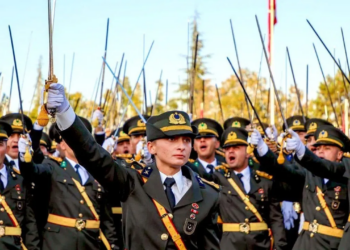 Kılıçlı Yemin Krizinde Çarpıcı İddia: O Teğmenlerin Komutanı İstifa Etti