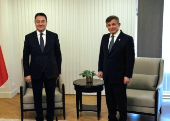 Kulis: Davutoğlu ve Babacan anlaşamadı