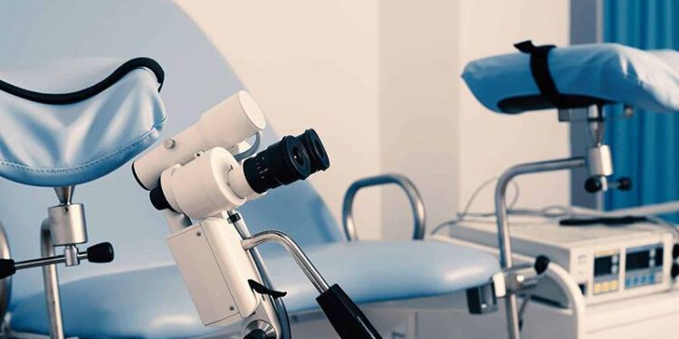 Kürtajda ceninin yarısı içeride kaldı!