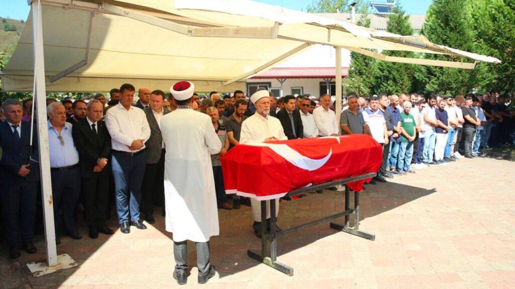 Makarna fabrikasındaki patlamada hayatını kaybeden işçi defnedildi