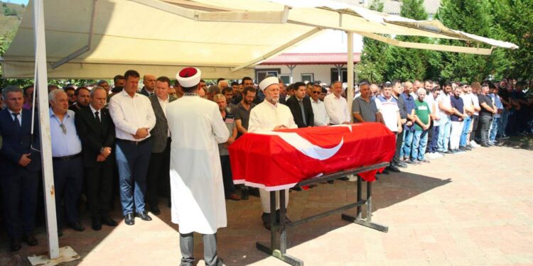 Makarna fabrikasındaki patlamada hayatını kaybeden işçi defnedildi