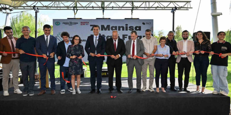 Manisa Belediyesi Kitapseverleri 7. Kez Düzenlediği Fuarda Buluşturuyor