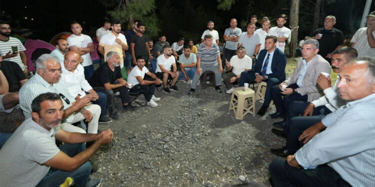 Manisa Büyükşehir Belediye Başkanı Zeyrek'ten Direnişteki İşçilere Ziyaret