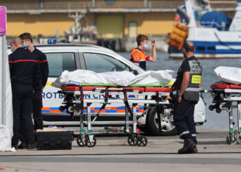 Manş Denizi’nde göçmen teknesi battı; 6’sı çocuk 12 kişi hayatını kaybetti