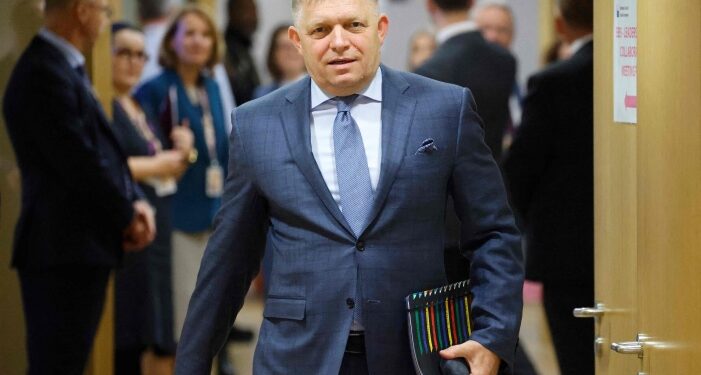 Mayısta suikaste uğramıştı; Slovakya Başbakanı Fico’ya zarf içinde kurşun gönderildi