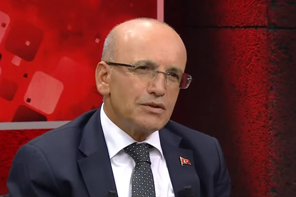 Mehmet Şimşek, yine ‘sabır’ istedi: “Enflasyonun düşmesi, fiyatların düşeceği anlamına gelmiyor”