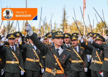 Mesele ‘genç teğmenler’ değil!