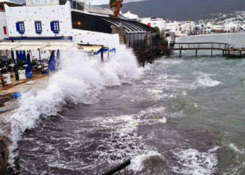 Meteoroloji Deniz'de Fırtına Uyarısı Yaptı