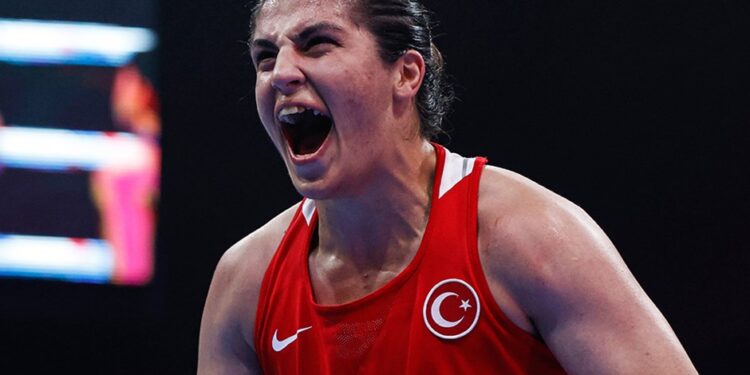 Milli boksör Busenaz Sürmeneli’ye trafikte saldırı