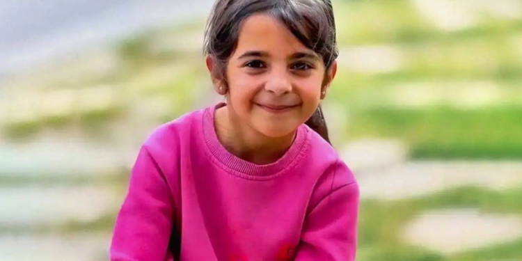 Narin Güran'ın cenazesinin defnedileceği Tavşantepe Mahallesi'ndeki köy mezarlığında hazırlıklar devam ediyor