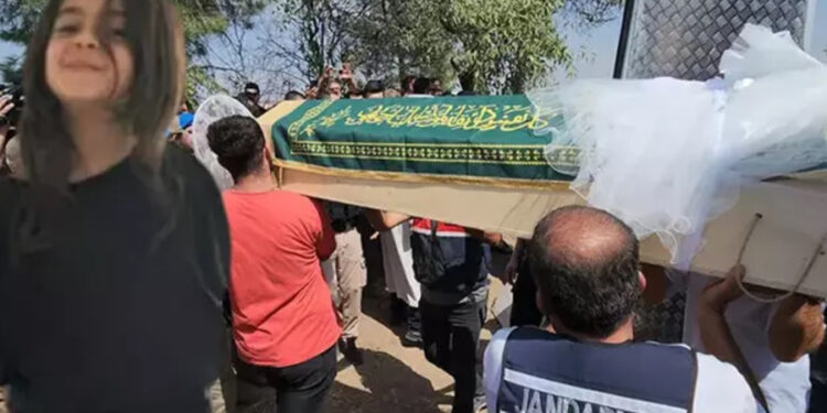 Narin, katledildiği köyde gözyaşlarıyla defnedildi