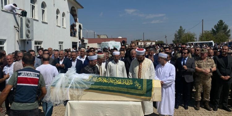 Narin, katledildiği köyde son yolculuğuna uğurlandı