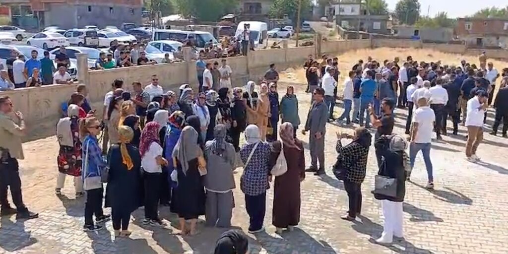 Narin’in cenazesinde AKP skandalı! Hatıra fotoğrafı çektirdiler