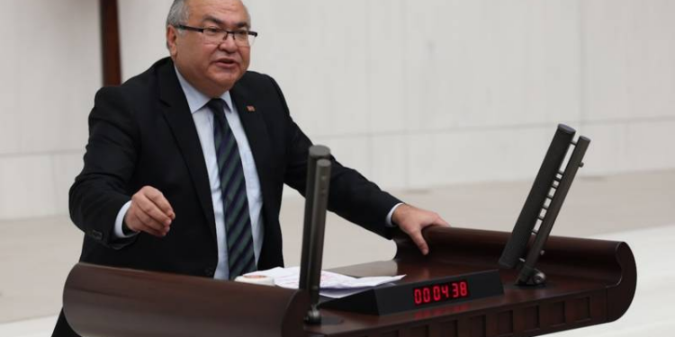 Ne talimatlı AKP yargısı ne bu bozuk düzenin piyonları halktan güçlü değildir!