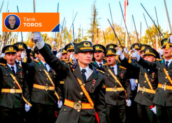 Neler oluyor? | Genç teğmenler kılıç çattı: Mustafa Kemal’in askerleriyiz! 