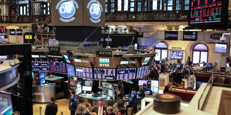 New York Borsası Yatay Seyirle Açıldı