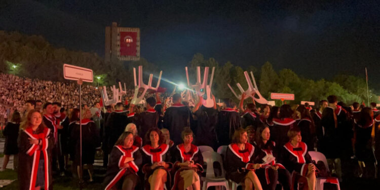 ODTÜ Mezuniyetinde Atanmış Rektöre Protesto! Yuhaladılar, Sırtlarını Döndüler