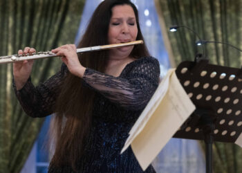 Ödüllü Türk Flüt Virtüözü Şefika Kutluer, Rusya Başkonsolosluğu'nda Konser Verdi