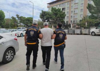 Okul müdürüne ateş ederken tabancası tutukluk yapan veli tutuklandı