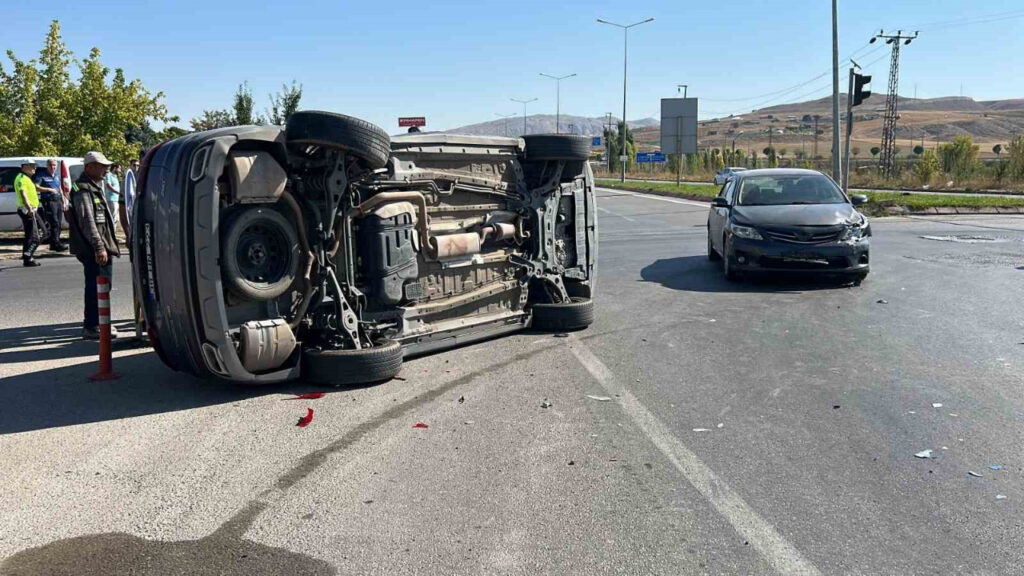 Otomobilin Çarptığı Cip Yan Yattı