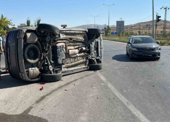 Otomobilin Çarptığı Cip Yan Yattı