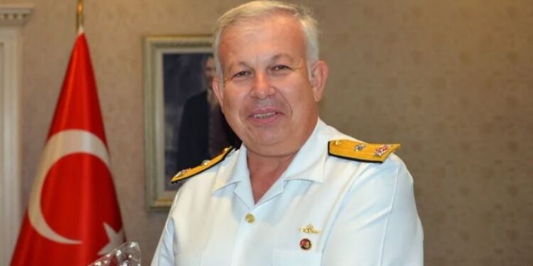 Özbek oligarka tümamiral üniformasını veren Cihat Yaycı mı?