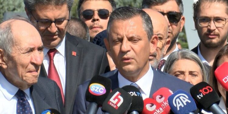 Özel’den Erdoğan’a: O kılıçtan Atatürk düşmanları ürker, sen niye ürküyorsun?