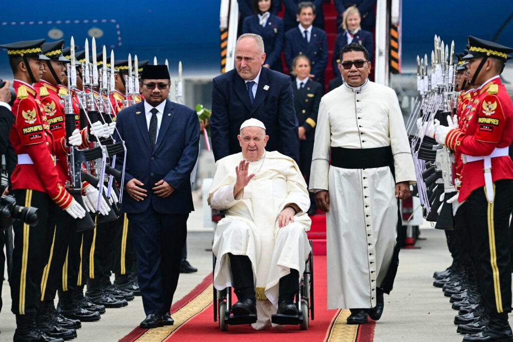 Papa Francis Endonezya’da; dinler arası diyalog mesajı verecek